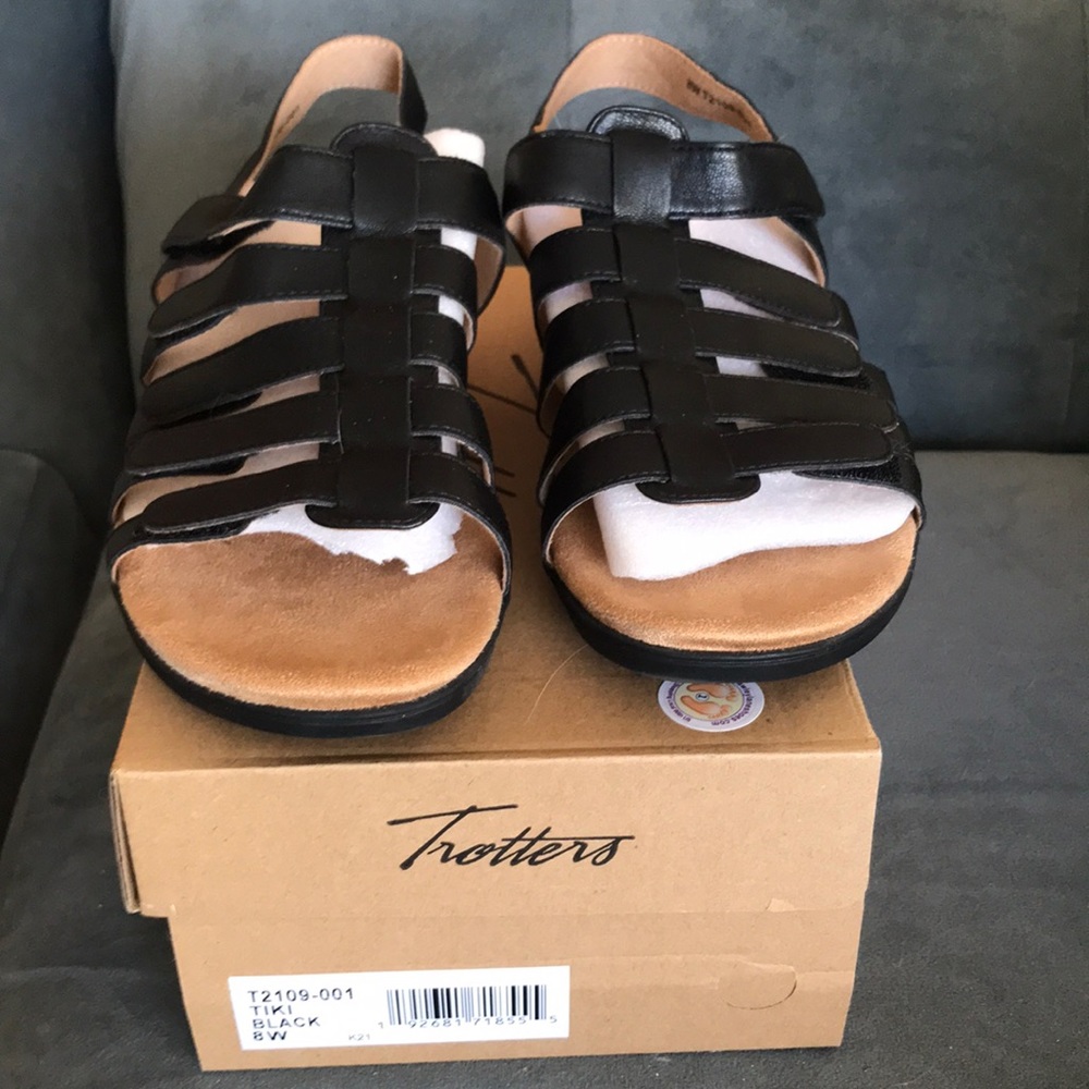 Trotters Black Tiki Adjustable Strap Sandals, Size 8W, Soft velvet, memory foam